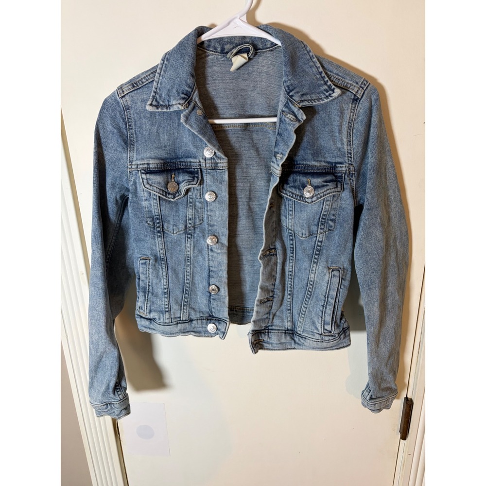 H&M Denim Light Wash Blue Jean Jacket Women US 2 Button Front Trucker Jacket